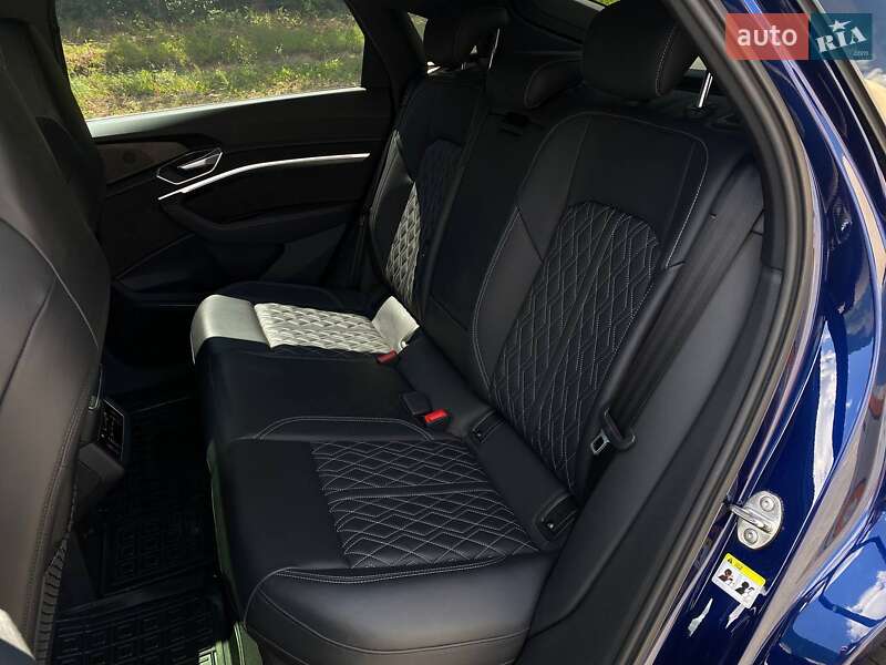 Позашляховик / Кросовер Audi e-tron 2021 в Києві фото 20 Позашляховик / Кросовер Audi e-tron 2021 в Києві