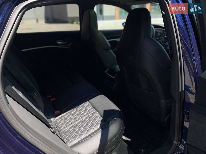 Позашляховик / Кросовер Audi e-tron 2021 в Києві фото 23 Позашляховик / Кросовер Audi e-tron 2021 в Києві