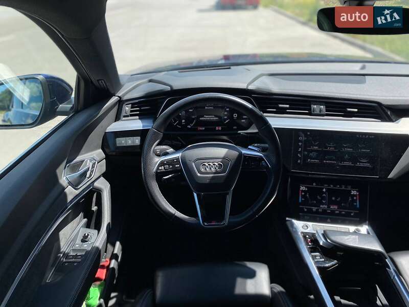 Позашляховик / Кросовер Audi e-tron 2021 в Києві фото 27 Позашляховик / Кросовер Audi e-tron 2021 в Києві