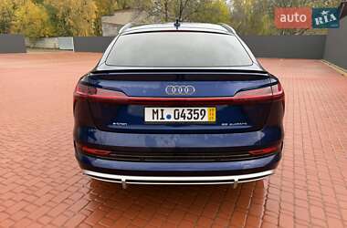 Позашляховик / Кросовер Audi e-tron 2021 в  фото 9 Позашляховик / Кросовер Audi e-tron 2021 в