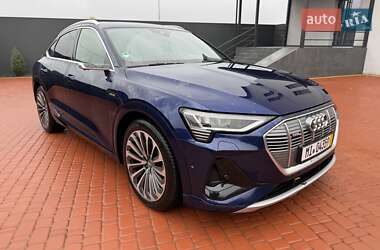 Позашляховик / Кросовер Audi e-tron 2021 в  фото 16 Позашляховик / Кросовер Audi e-tron 2021 в