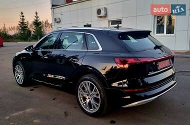Позашляховик / Кросовер Audi e-tron 2021 в 