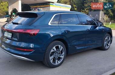 Позашляховик / Кросовер Audi e-tron 2019 в  фото 24 Позашляховик / Кросовер Audi e-tron 2019 в