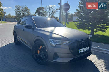 Позашляховик / Кросовер Audi e-tron 2019 в 