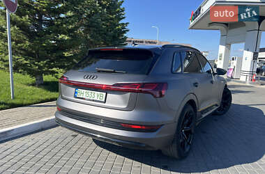 Позашляховик / Кросовер Audi e-tron 2019 в 