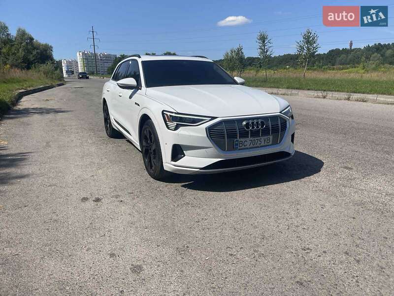 Позашляховик / Кросовер Audi e-tron 2019 в 