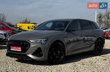 Внедорожник / Кроссовер Audi e-tron 2022 в 