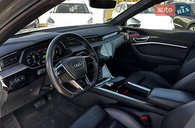 Внедорожник / Кроссовер Audi e-tron 2022 в 