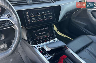 Внедорожник / Кроссовер Audi e-tron 2022 в 