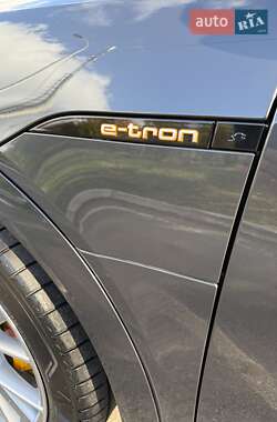 Позашляховик / Кросовер Audi e-tron 2022 в  фото 9 Позашляховик / Кросовер Audi e-tron 2022 в