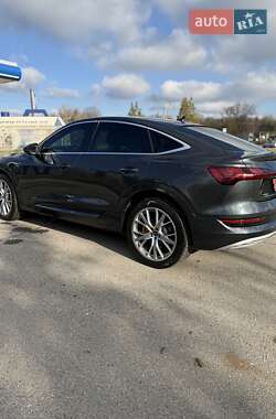 Позашляховик / Кросовер Audi e-tron 2022 в  фото 5 Позашляховик / Кросовер Audi e-tron 2022 в