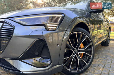 Внедорожник / Кроссовер Audi e-tron 2020 в 