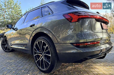 Внедорожник / Кроссовер Audi e-tron 2020 в 