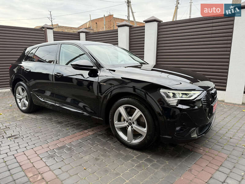 Позашляховик / Кросовер Audi e-tron 2022 в Луцьку