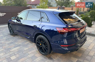 Позашляховик / Кросовер Audi e-tron 2022 в  фото 14 Позашляховик / Кросовер Audi e-tron 2022 в