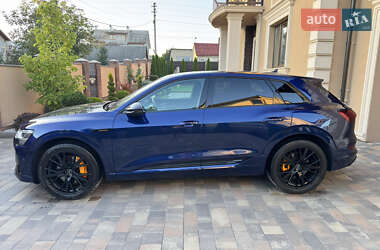 Позашляховик / Кросовер Audi e-tron 2022 в  фото 17 Позашляховик / Кросовер Audi e-tron 2022 в