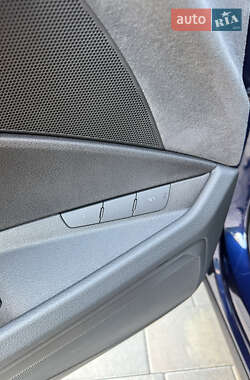 Позашляховик / Кросовер Audi e-tron 2022 в  фото 42 Позашляховик / Кросовер Audi e-tron 2022 в