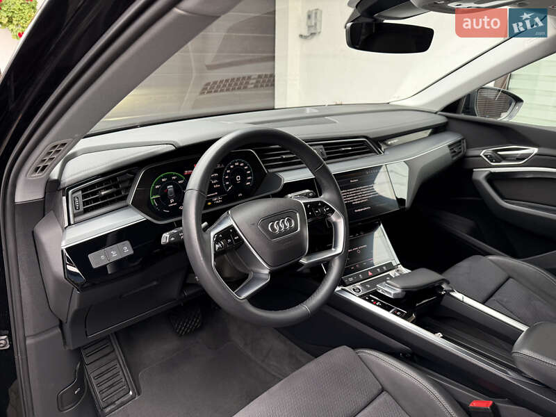 Позашляховик / Кросовер Audi e-tron 2022 в Луцьку