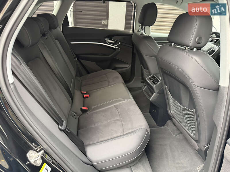 Позашляховик / Кросовер Audi e-tron 2022 в Луцьку