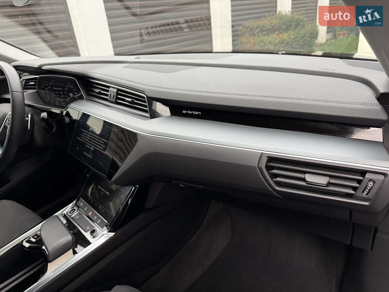 Позашляховик / Кросовер Audi e-tron 2022 в Луцьку