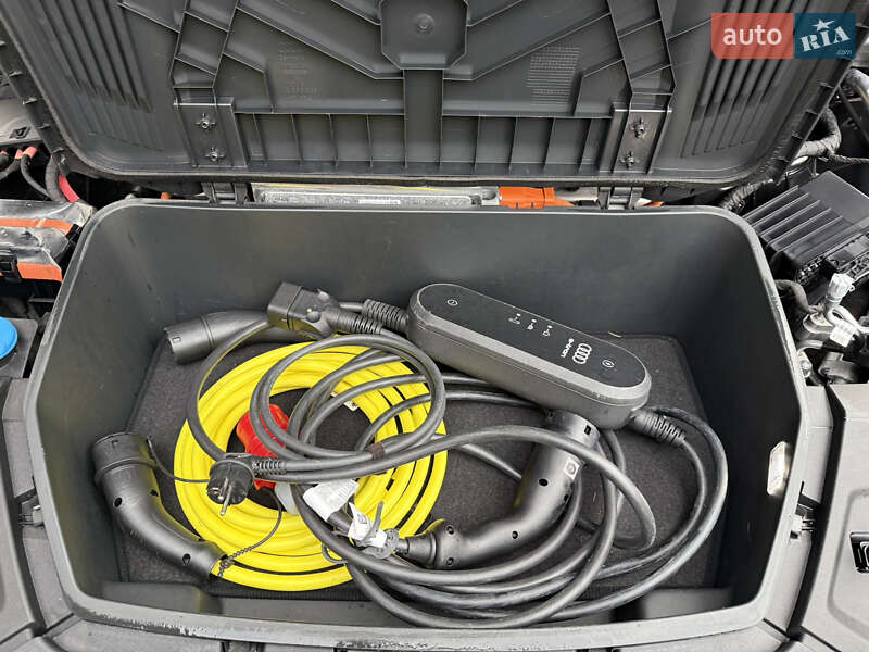 Позашляховик / Кросовер Audi e-tron 2022 в Луцьку