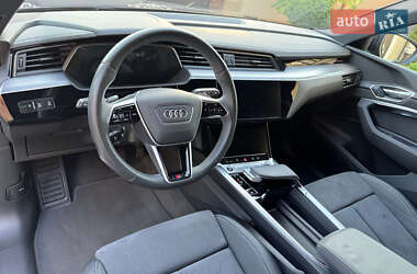 Позашляховик / Кросовер Audi e-tron 2022 в  фото 50 Позашляховик / Кросовер Audi e-tron 2022 в