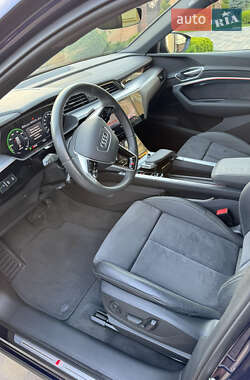 Позашляховик / Кросовер Audi e-tron 2022 в  фото 63 Позашляховик / Кросовер Audi e-tron 2022 в