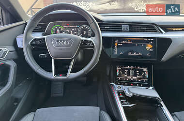 Позашляховик / Кросовер Audi e-tron 2022 в  фото 70 Позашляховик / Кросовер Audi e-tron 2022 в