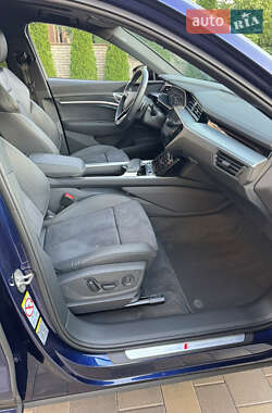 Позашляховик / Кросовер Audi e-tron 2022 в  фото 76 Позашляховик / Кросовер Audi e-tron 2022 в