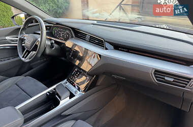 Позашляховик / Кросовер Audi e-tron 2022 в  фото 81 Позашляховик / Кросовер Audi e-tron 2022 в