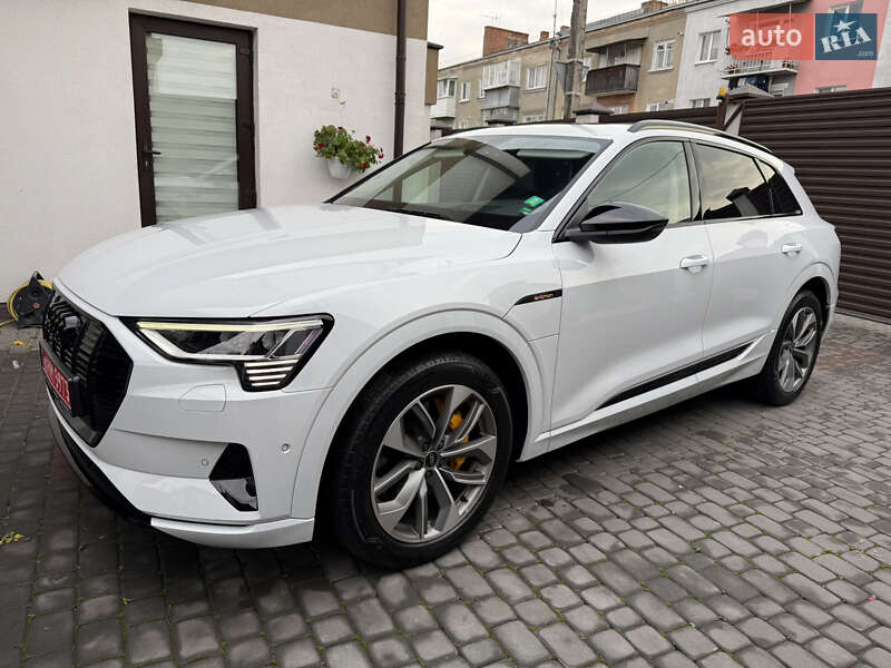 Позашляховик / Кросовер Audi e-tron 2022 в Луцьку