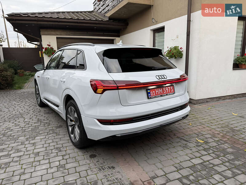 Позашляховик / Кросовер Audi e-tron 2022 в Луцьку