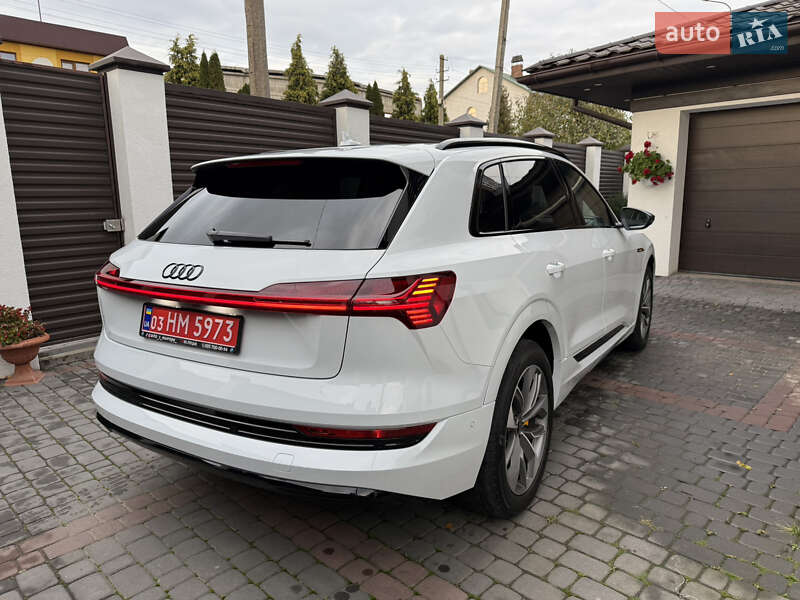 Позашляховик / Кросовер Audi e-tron 2022 в Луцьку