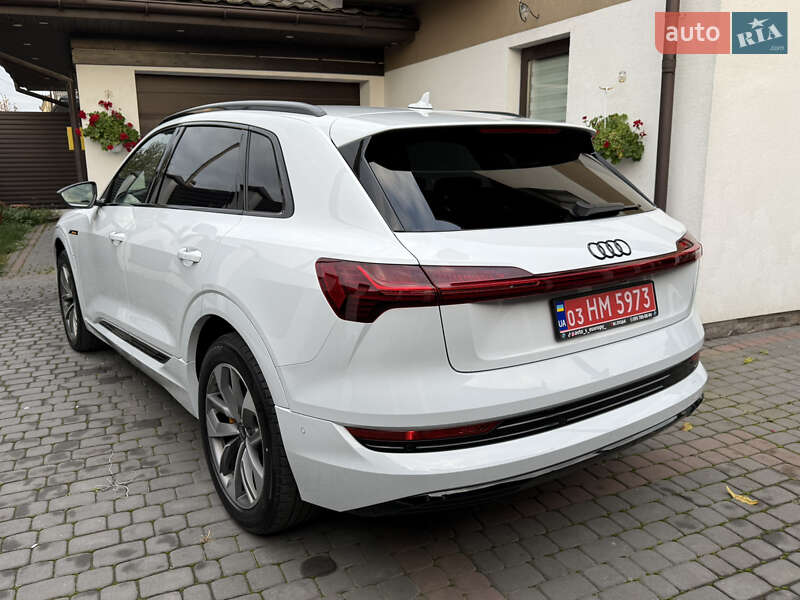 Позашляховик / Кросовер Audi e-tron 2022 в Луцьку