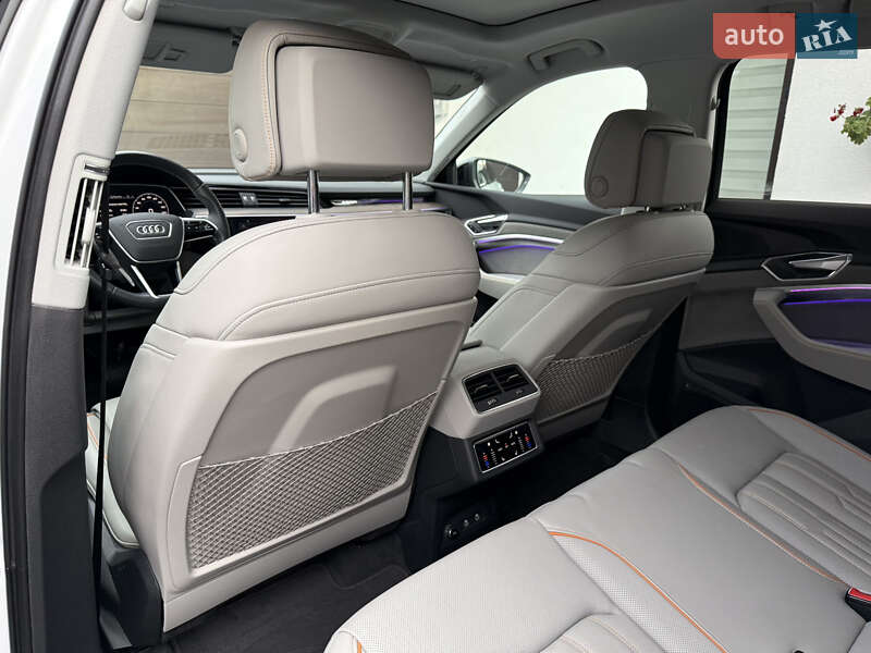 Позашляховик / Кросовер Audi e-tron 2022 в Луцьку