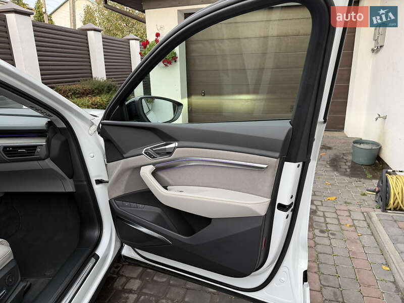 Позашляховик / Кросовер Audi e-tron 2022 в Луцьку