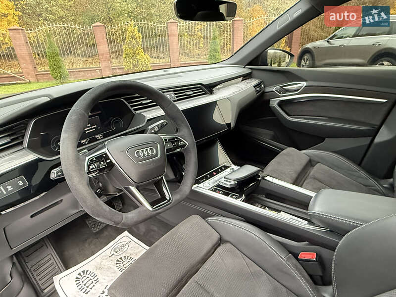 Внедорожник / Кроссовер Audi e-tron 2019 в Сваляве