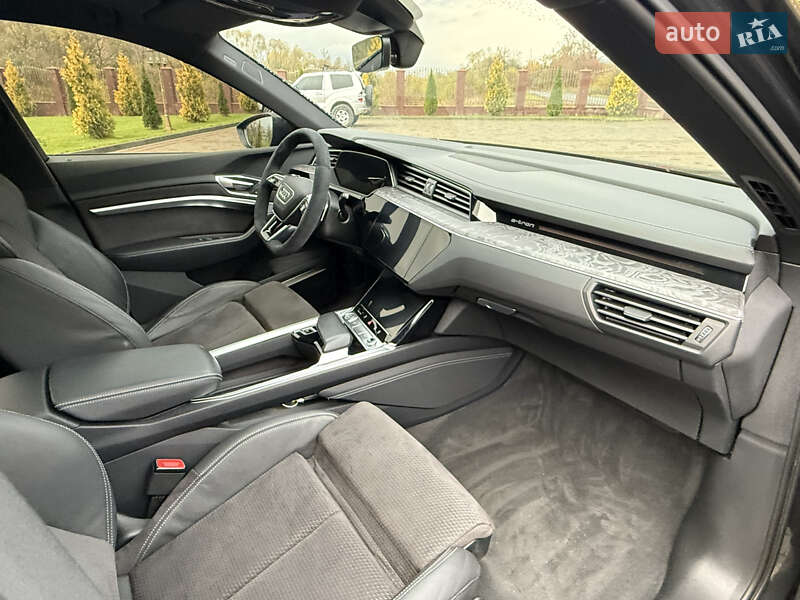 Внедорожник / Кроссовер Audi e-tron 2019 в Сваляве