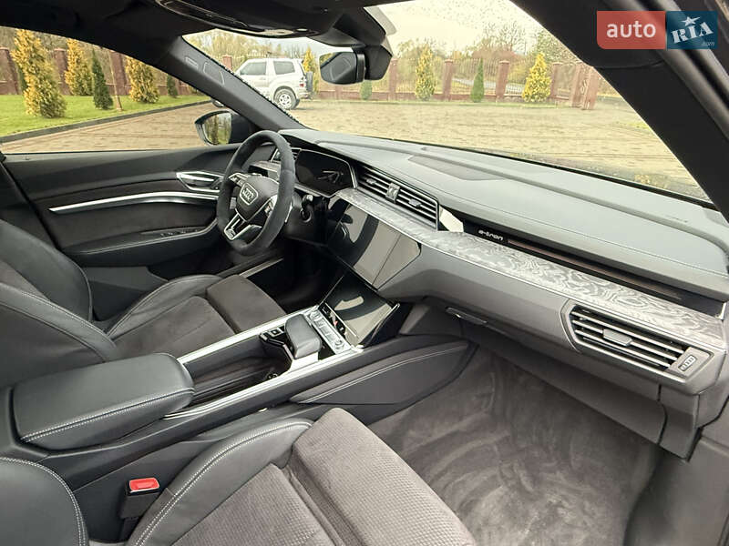 Внедорожник / Кроссовер Audi e-tron 2019 в Сваляве