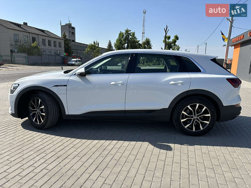 Внедорожник / Кроссовер Audi e-tron 2020 в Лопатине фото 8 Внедорожник / Кроссовер Audi e-tron 2020 в Лопатине