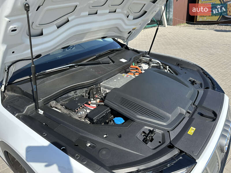 Внедорожник / Кроссовер Audi e-tron 2020 в Лопатине фото 12 Внедорожник / Кроссовер Audi e-tron 2020 в Лопатине