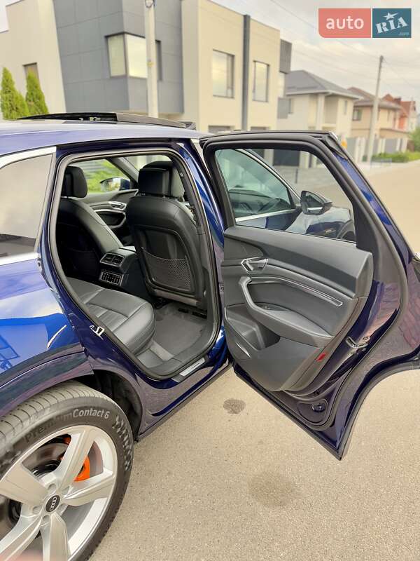 Внедорожник / Кроссовер Audi e-tron 2022 в Киеве фото 75 Внедорожник / Кроссовер Audi e-tron 2022 в Киеве
