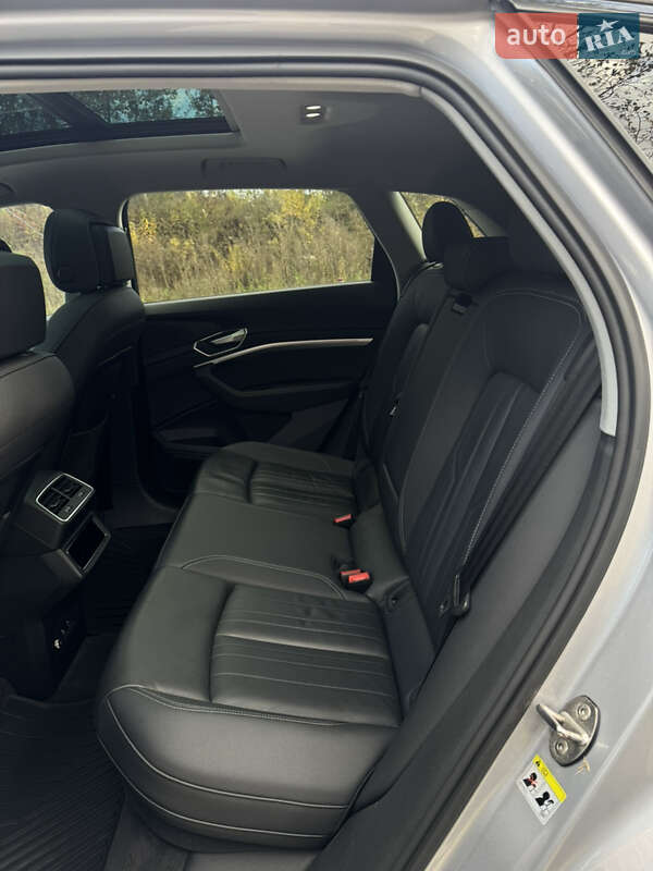 Позашляховик / Кросовер Audi e-tron 2022 в Львові фото 87 Позашляховик / Кросовер Audi e-tron 2022 в Львові