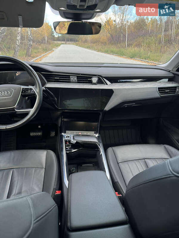 Позашляховик / Кросовер Audi e-tron 2022 в Львові фото 90 Позашляховик / Кросовер Audi e-tron 2022 в Львові