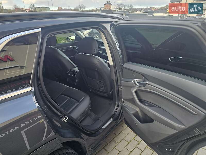 Позашляховик / Кросовер Audi e-tron 2019 в Львові фото 17 Позашляховик / Кросовер Audi e-tron 2019 в Львові