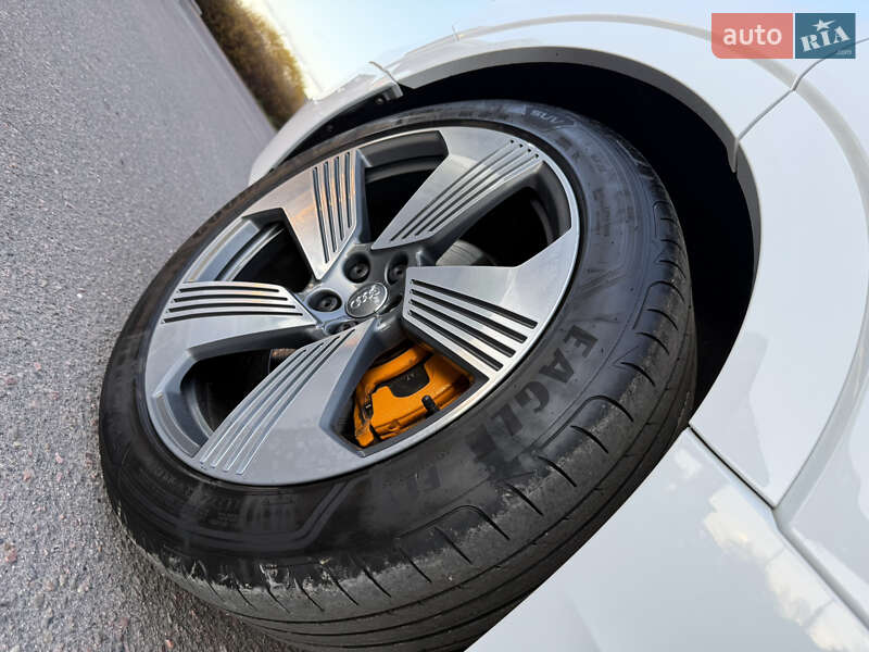 Позашляховик / Кросовер Audi e-tron 2020 в Львові фото 19 Позашляховик / Кросовер Audi e-tron 2020 в Львові