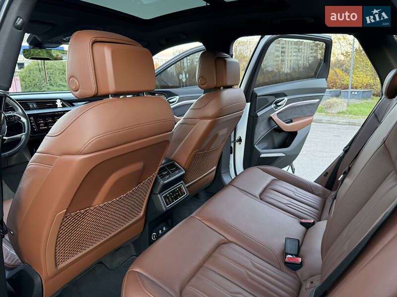Позашляховик / Кросовер Audi e-tron 2020 в Львові фото 67 Позашляховик / Кросовер Audi e-tron 2020 в Львові