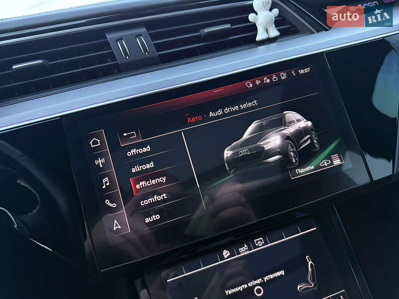 Позашляховик / Кросовер Audi e-tron 2020 в Львові фото 91 Позашляховик / Кросовер Audi e-tron 2020 в Львові