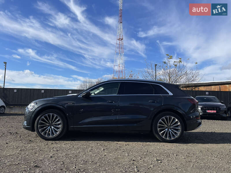 Позашляховик / Кросовер Audi e-tron 2022 в Луцьку