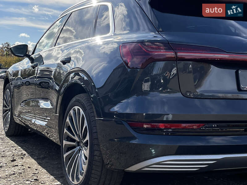 Позашляховик / Кросовер Audi e-tron 2022 в Луцьку